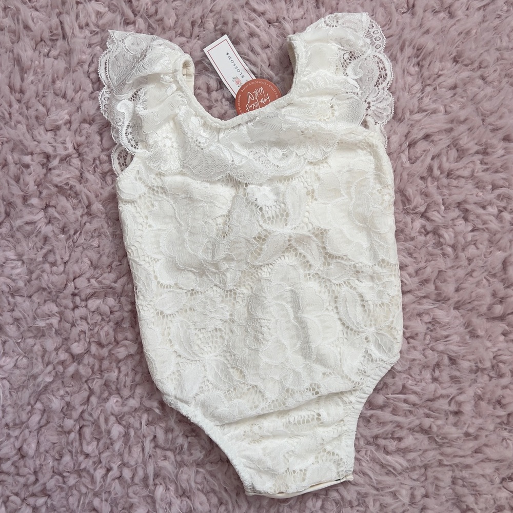 🆕 NWT Bailey's Blossoms Irene Lace Flutter Sleeve Leotard - White